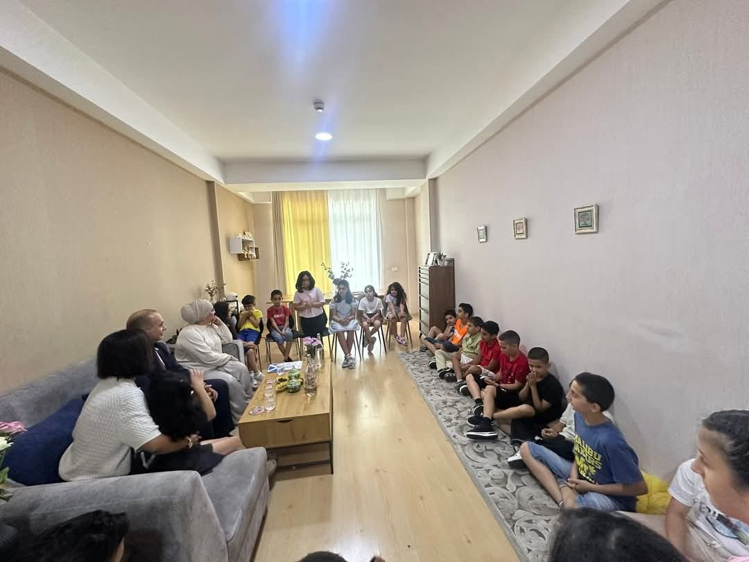 Balaca vətəndaşlarla böyük söhbət: Millət vəkili yay məktəbində (FOTO)